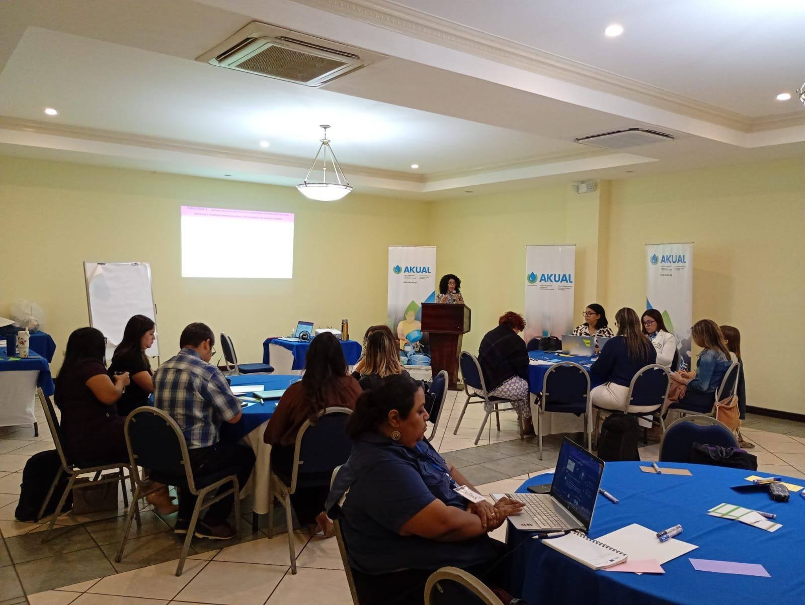 Encuentro interinstitucional aborda la violencia contra la mujer en la gestión del agua